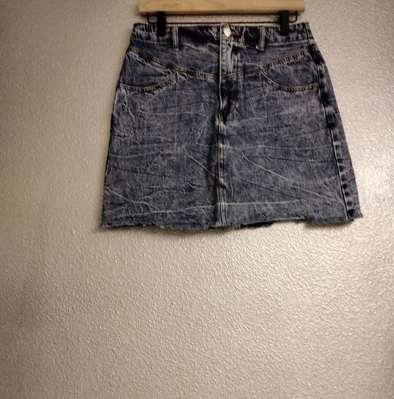 WOMEN'S FOREVER 21 CUTOFF JEAN SKIRT  SIZE 28 - Picture 1 of 3
